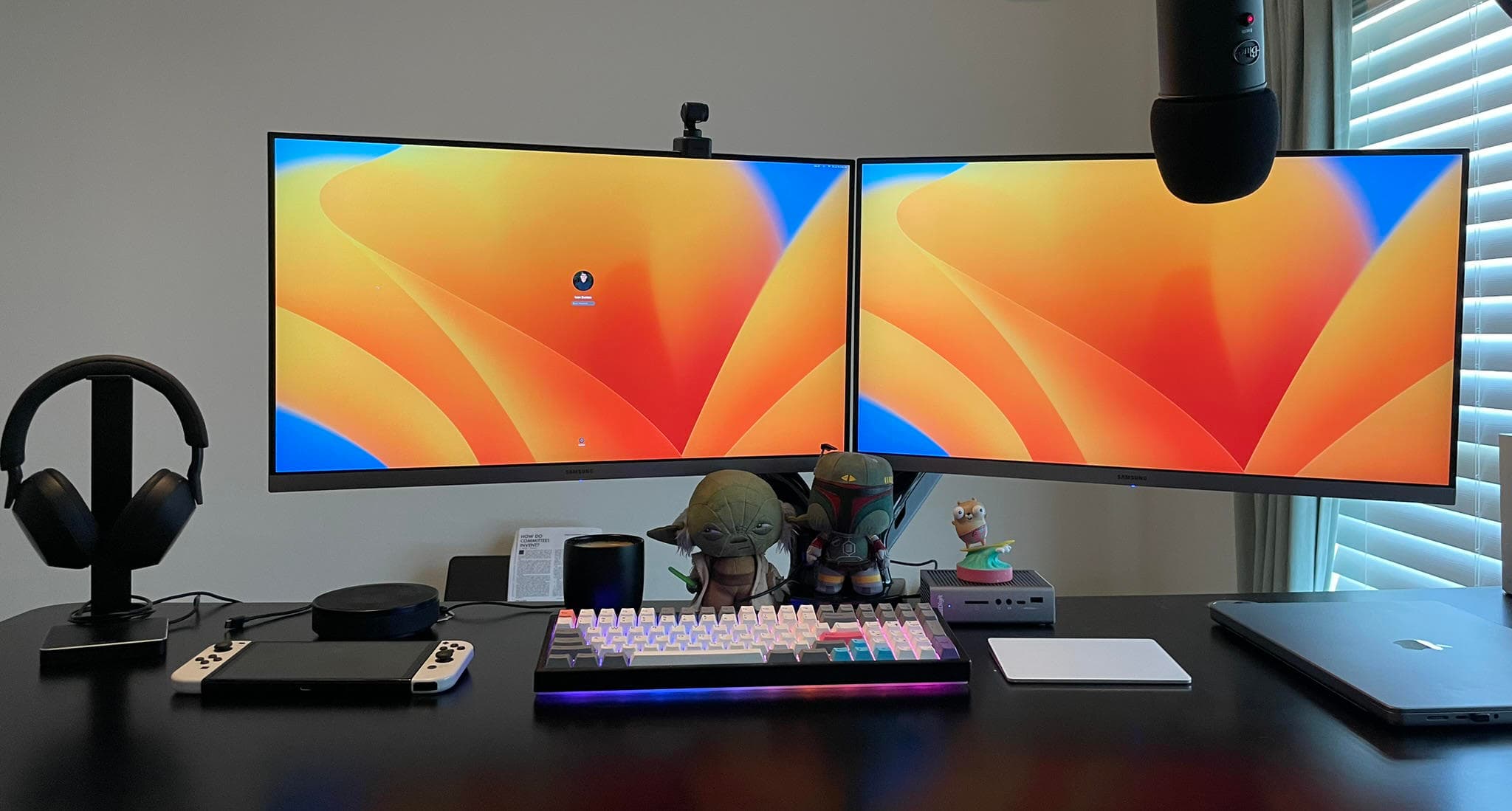 Ivan Santos Desk Setup